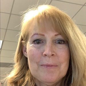 Meet your Posher, Laurie